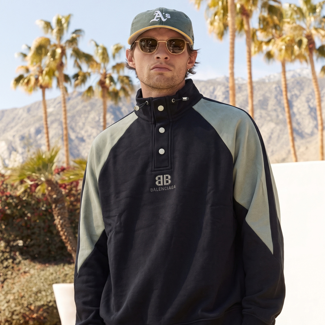 Contrast Sleeves Turtle Neck Style Black Sweatshirt (A-5202)