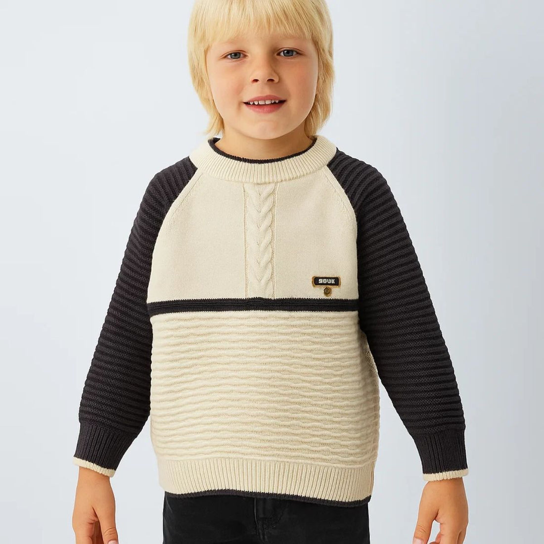 Light Grey Round Neck Knitted Sweater (A-3693)